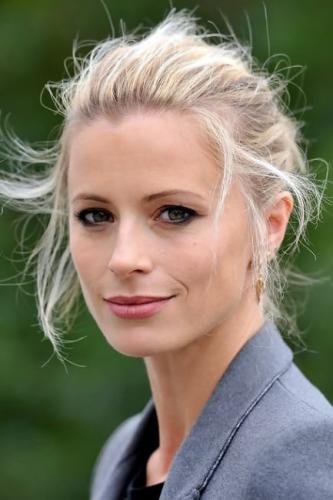 Laura Bailey 2