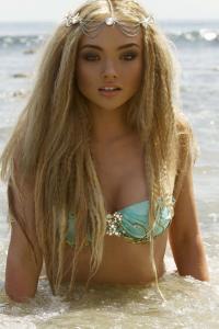 Alyvia Alyn Lind 1056