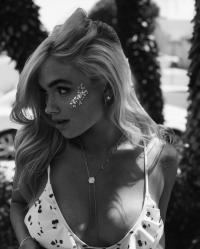 Alyvia Alyn Lind 1084