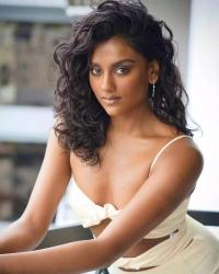 Simone Ashley 1070