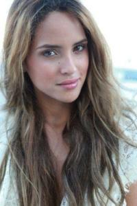 Adria Arjona 1036
