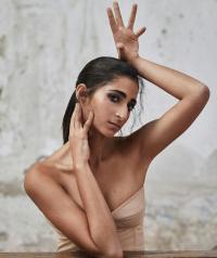 Alba Flores 1035