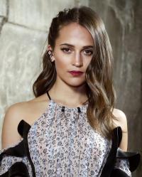 Alicia Vikander 1216