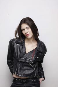 Ana Ularu 1006