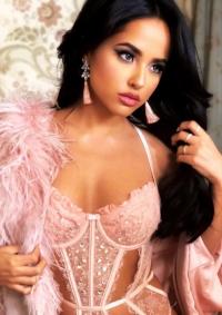 Becky G 1100