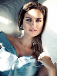 Birce Akalay 1011