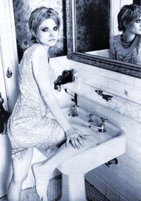 Jennifer Jason Leigh 1007