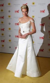 Kim Basinger 1048
