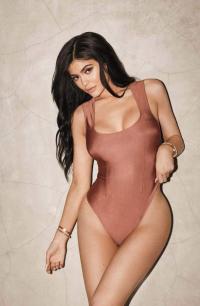 Kylie Jenner 1060