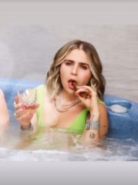 Mae Whitman 1042