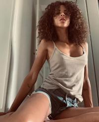 Noemie Lenoir 1105