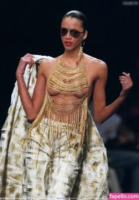 Noemie Lenoir 1185