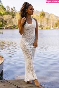 Vanessa Morgan 1195