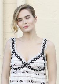 Zoey Deutch 1033